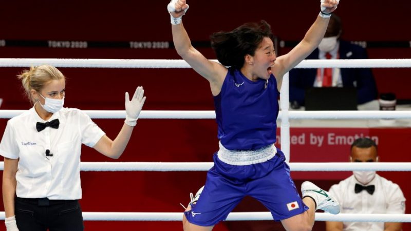 Sena Irie venció a la campeona mundial de peso pluma para ganar el primer oro del boxeo en Tokio 2020