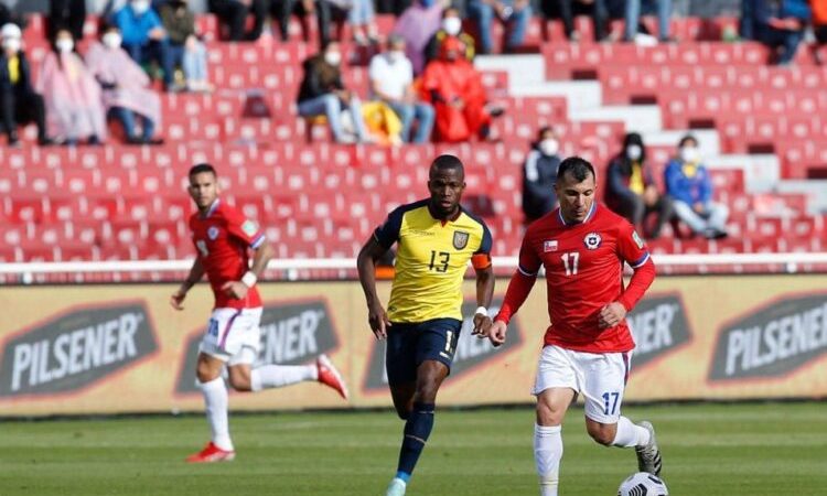 Chile sumó un punto en Quito, pero poco le ayudó para escalar en la tabla