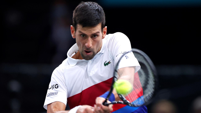 Novak Djokovic regresó al circuito con un triunfo sobre Marton Fucsovics en el Masters de París