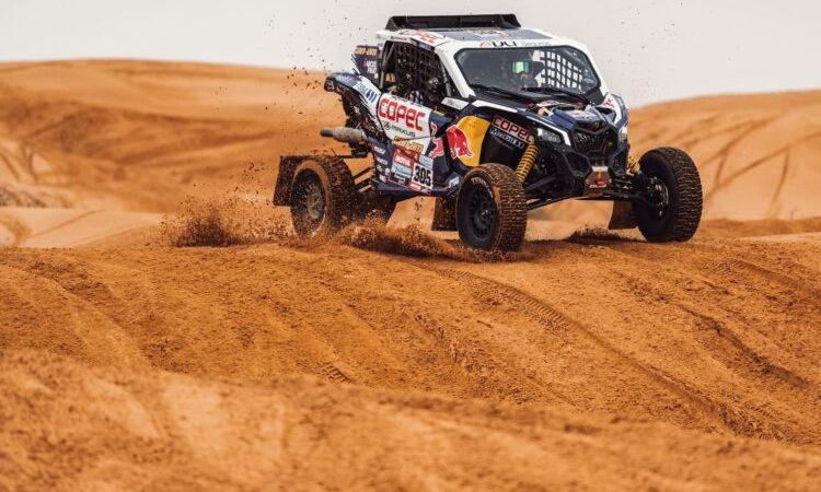 López continúa mandando en prototipos ligeros del Dakar
