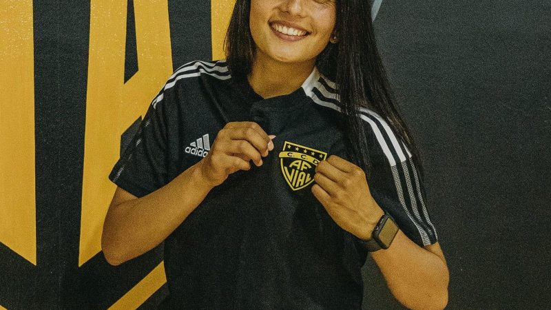 FUTBOLISTA CURICANA ES LA PATRONA DEL ALMIRANTE