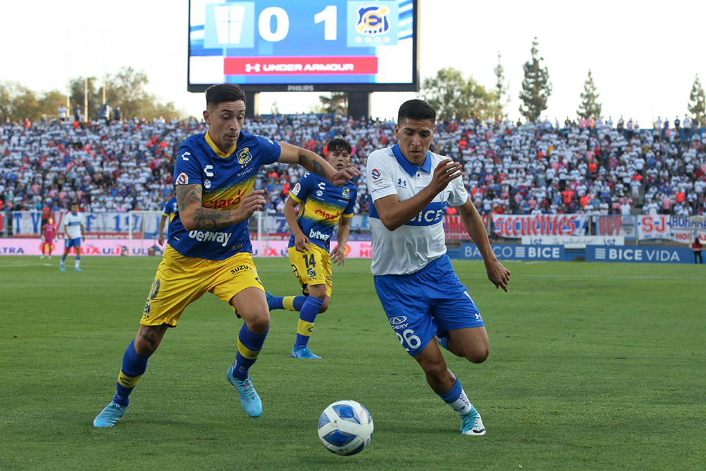 Everton logra una sufrida victoria frente a una Universidad Católica que no encuentra su juego