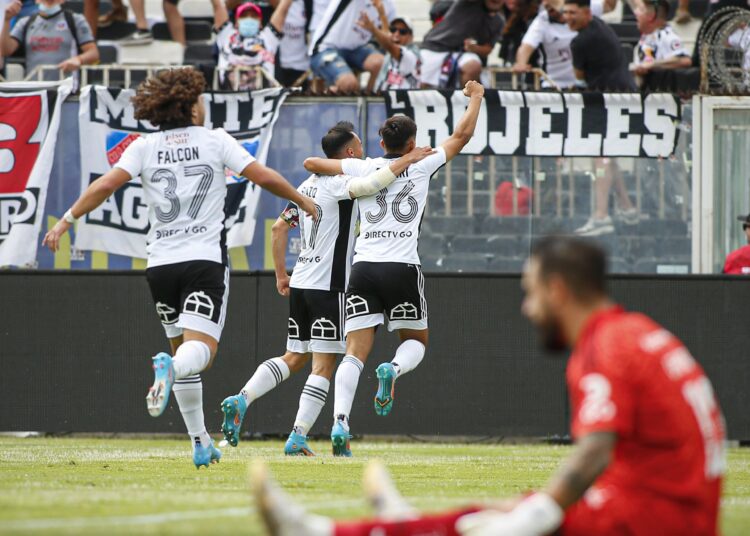 Colo-Colo goleó a la “U” en una nueva edición del súper clásico