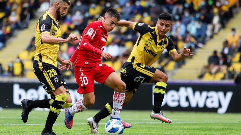 SON PUNTEROS E INVICTOS