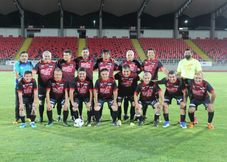 Veteranos de mil batallas se la juegan en la cancha para apoyar nobles causas