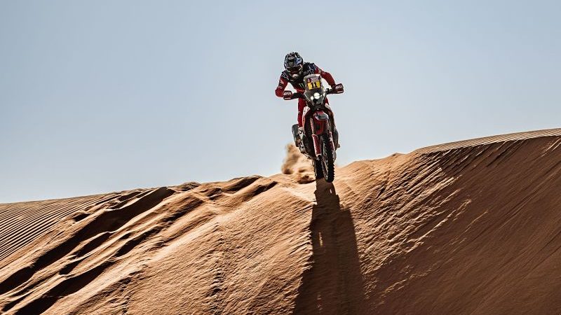 POR LAS ARENAS Y DUNAS DE ABU DHABI