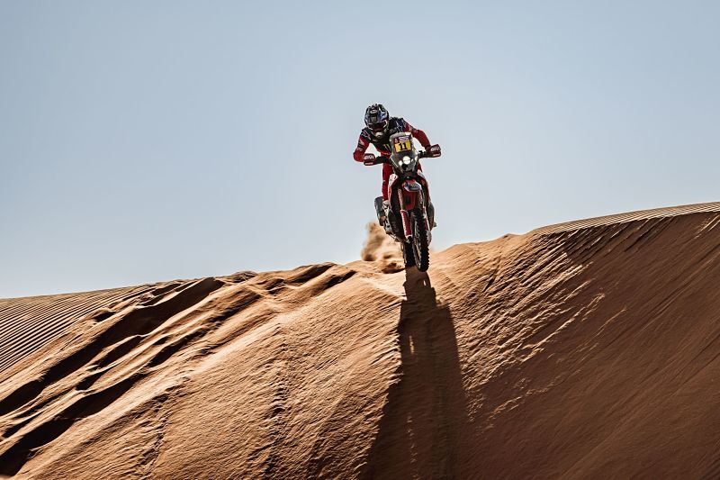 POR LAS ARENAS Y DUNAS DE ABU DHABI