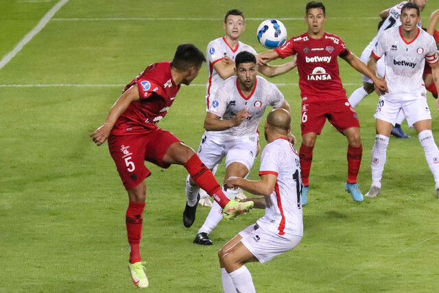En su regreso a Copa Sudamericana, Ñublense empató sin goles con Unión La Calera