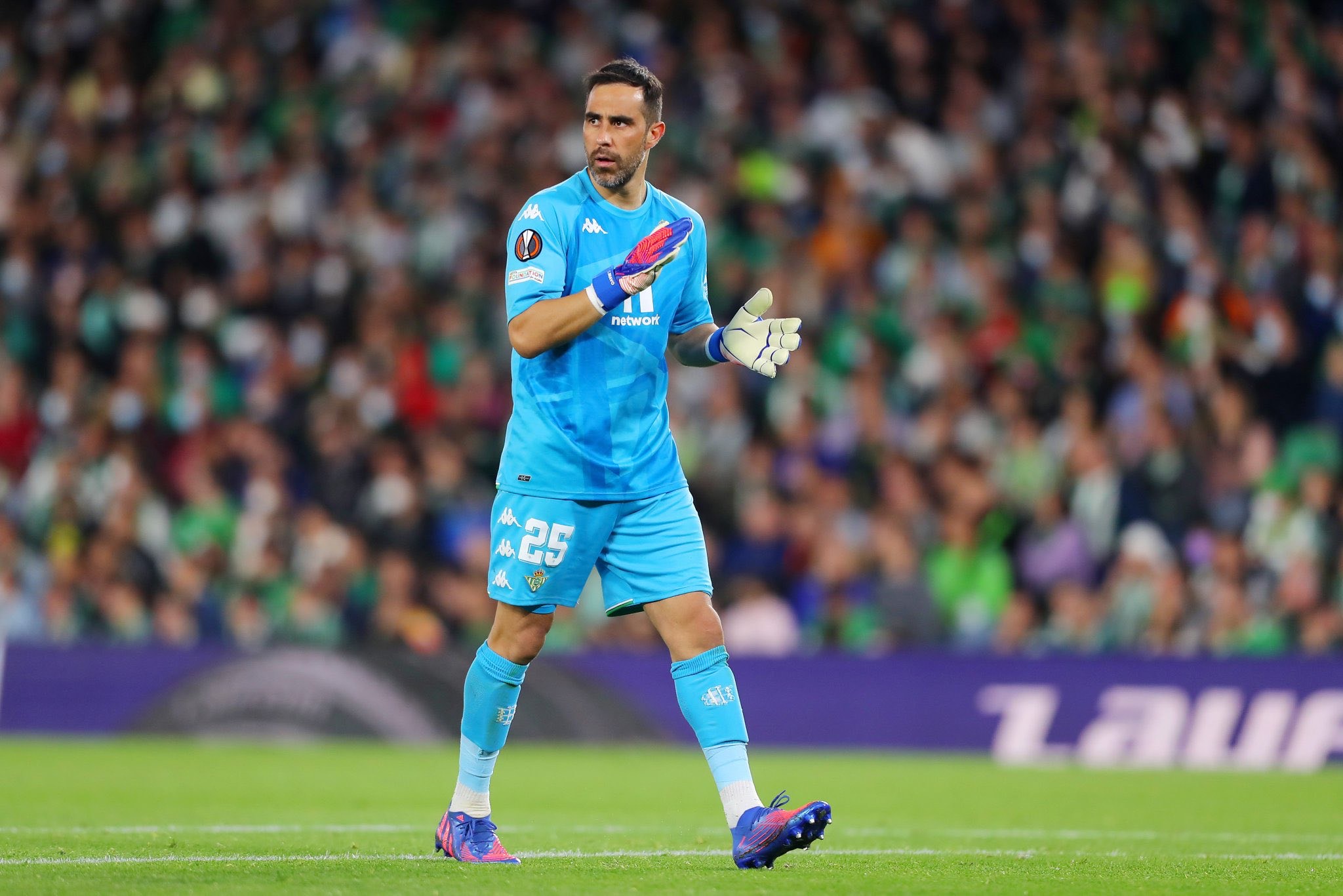 Con Bravo titular: Betis perdió en la ida de Europa League frente a Frankfurt