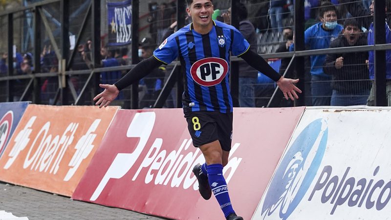 Huachipato extiende su buen momento tras superar a la UC en Talcahuano