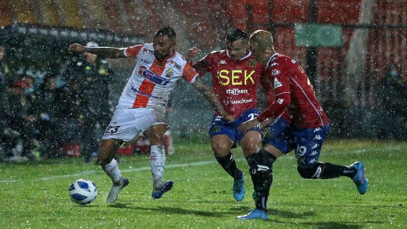 Lluvia de goles en Santa Laura: Empate a dos tantos entre Unión Española y Cobresal