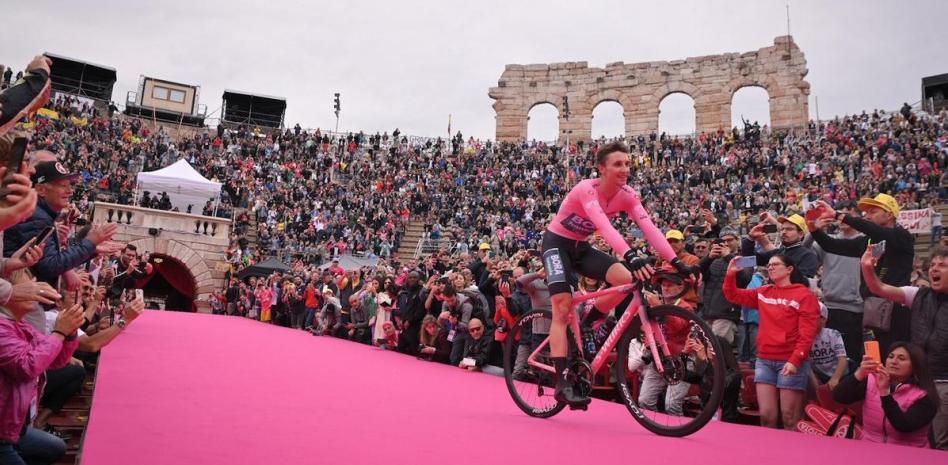 AUSTRALIANO JAI HINDLEY CAMPEÓN DEL GIRO D´ITALIA