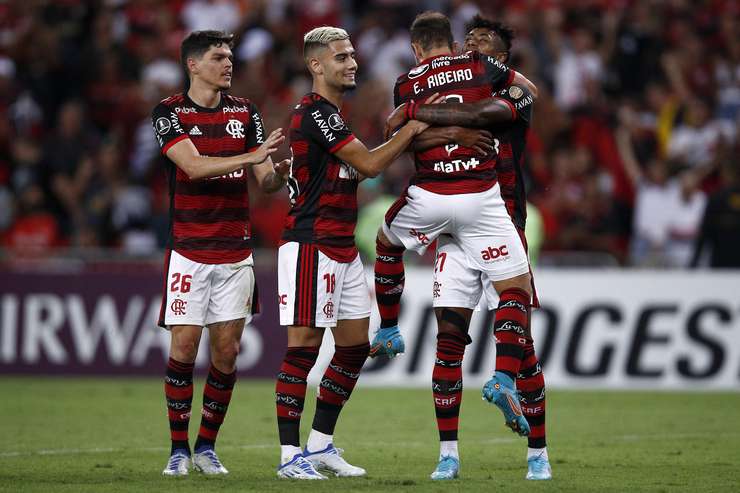 FLAMENGO SACÓ A LA UC