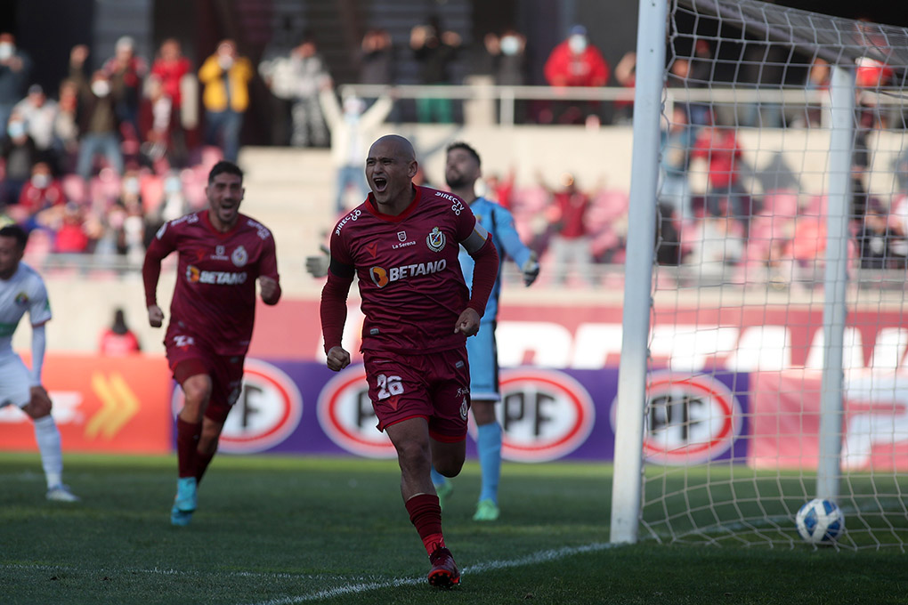 La Serena venció a Audax de la mano de «Chupete» Suazo