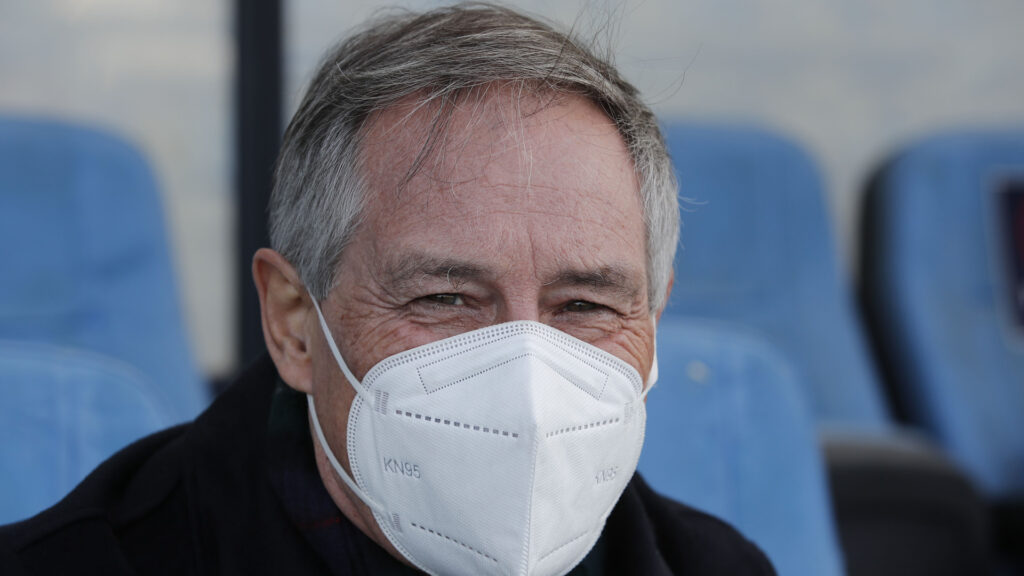 Ariel Holan: «No tenemos plantel ni para una competencia»