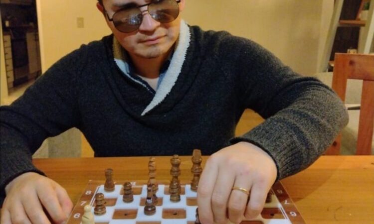 Ajedrecista talquino se subió al podio en torneo internacional para ciegos