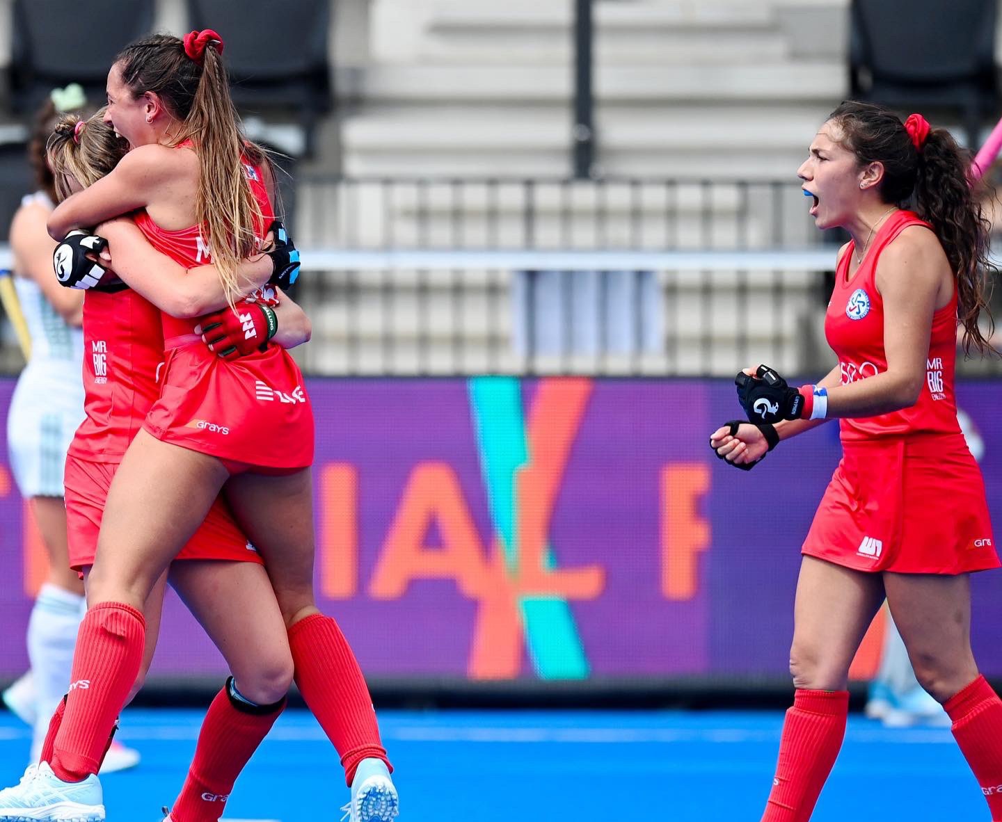 LAS DIABLAS ENTRAN A LA HISTORIA