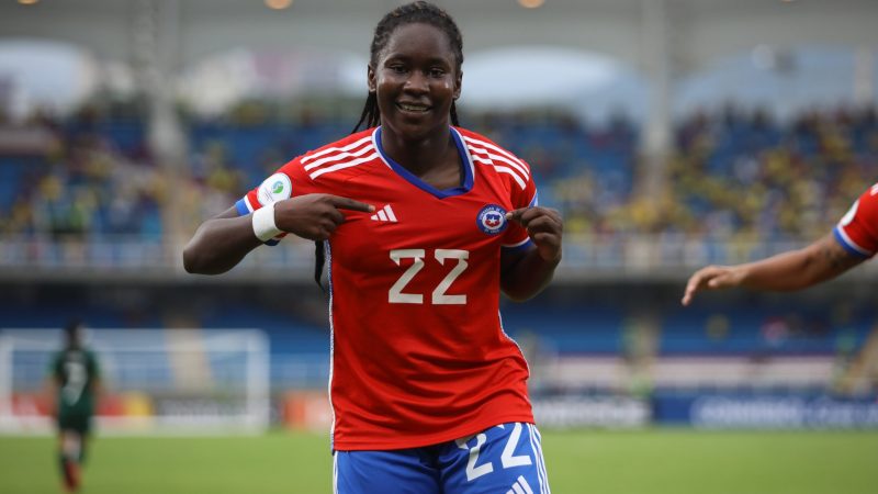 Roja femenina goleó y sigue con opciones de clasificación