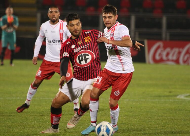 Rangers ganó con lo justo para seguir en la parte alta