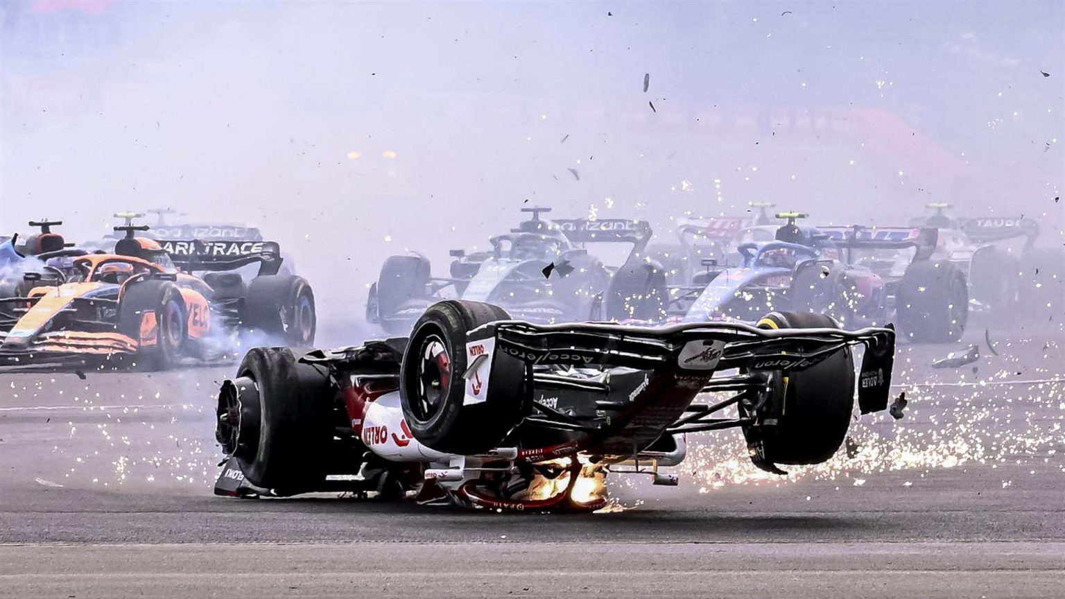 MILAGRO POR CHOQUE MÚLTIPLE EN SILVERSTONE