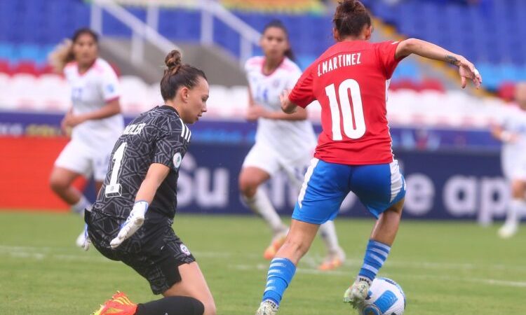 Lontuenina sumó minutos en derrota de la Roja femenina por Copa América
