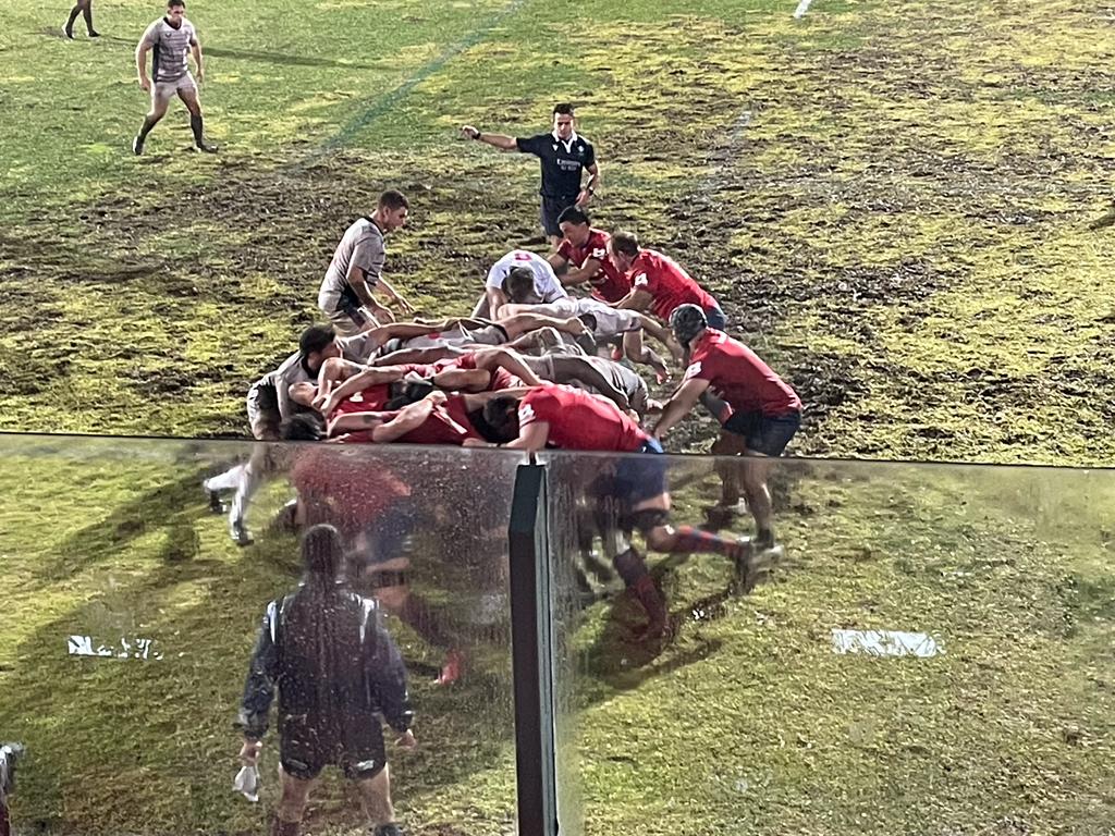 ADMIRABLE LUCHA EN EL BARRO DE LA CATEDRAL