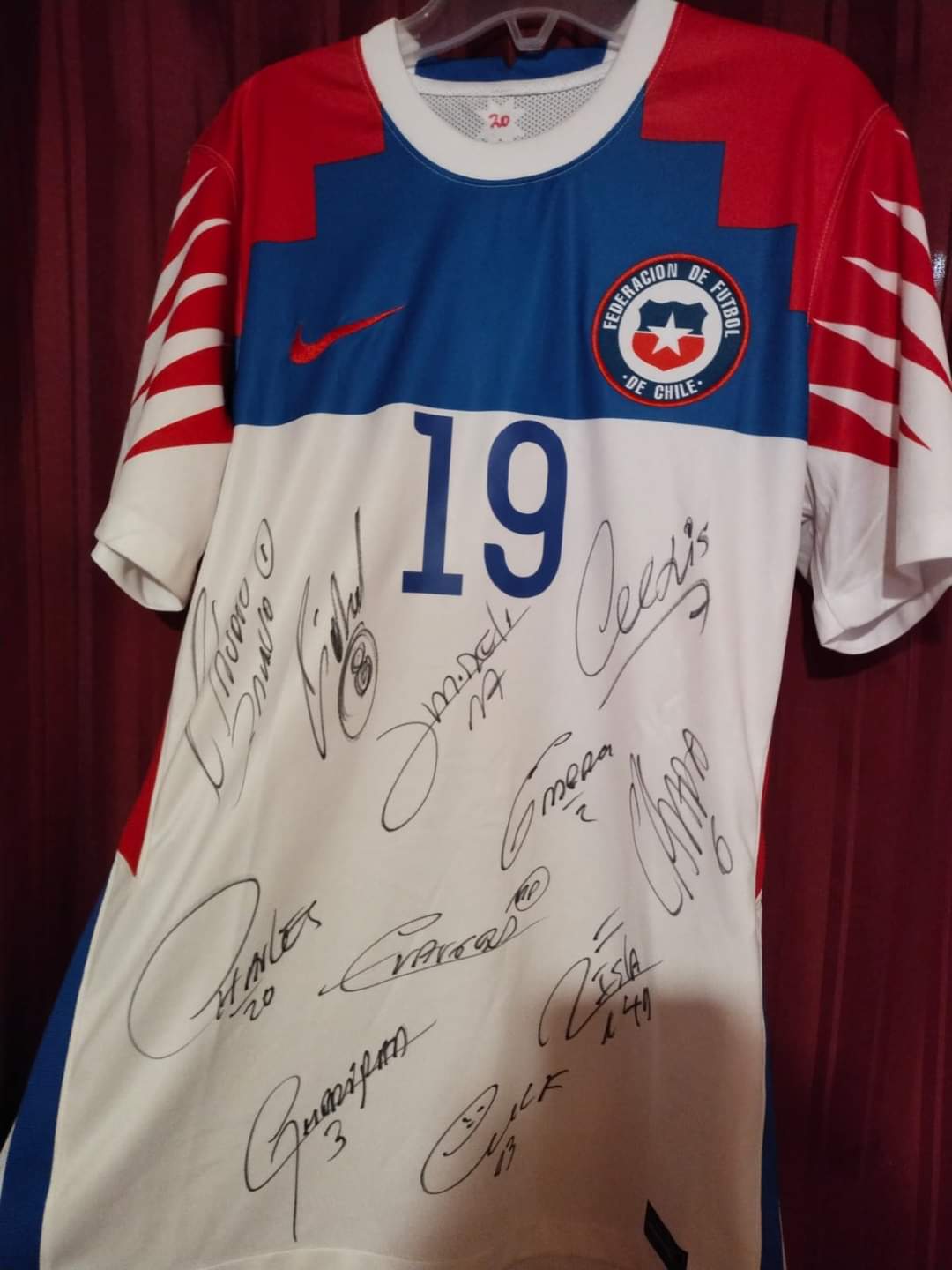 SE SUBASTAN CAMISETAS ORIGINALES DE L AROJA DE TODOS