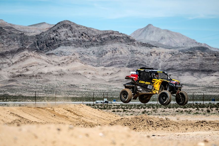 CHALECO LÓPEZ EN EL DESAFÍO DEL DESIERTO DE NEVADA
