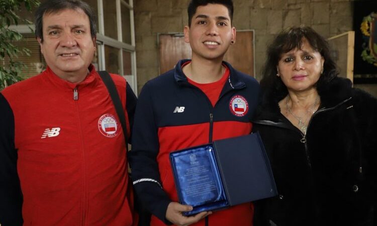 Destacado paletero talquino recibió importante reconocimiento