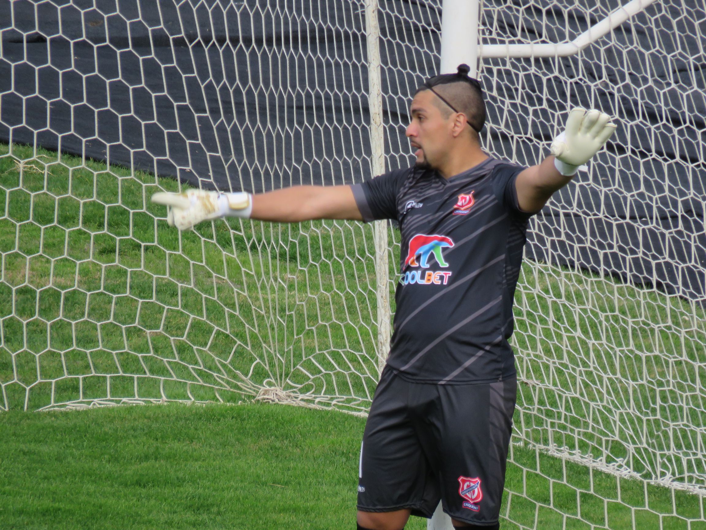 RECIBIÓ 2 Y SUSPENDIERON