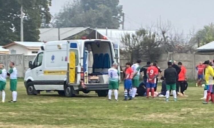 Atención futbolistas amateurs: Contar con desfibriladores sería una realidad