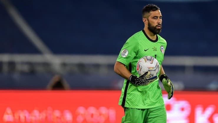 Claudio Bravo y su continuidad en la selección chilena: «No hemos tenido ningún contacto con Eduardo Berizzo, no depende de mí»