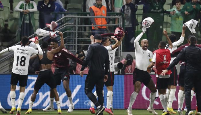 ATHLETICO PARANAENSE POR EL SUEÑO DE LA GLORIA ETERNA