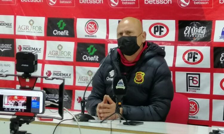 Eduardo Pinto: “No es llegar y jugar en esta institución”