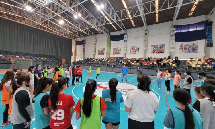 ¡Atención handbolistas del Maule!: Head coach de la Roja femenina realizará detección de talentos