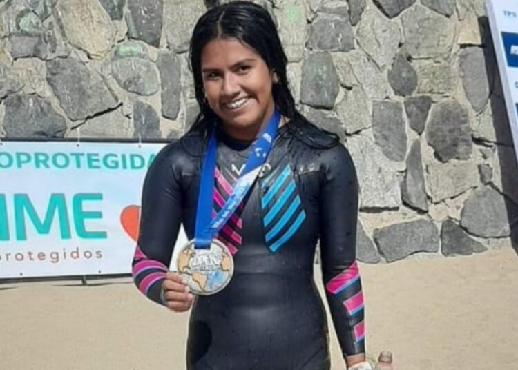 Nadadora villalegrina cumplirá el sueño de defender a Chile