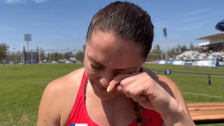 Natalia Duco se quiebra y llora emocionada en medio de la alegría por darle un oro a Chile en los Odesur: «Esta medalla se llama Luciano, mi hijo»