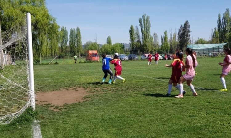 Mujeres de la región retornan a la cancha en la Liga Femenina