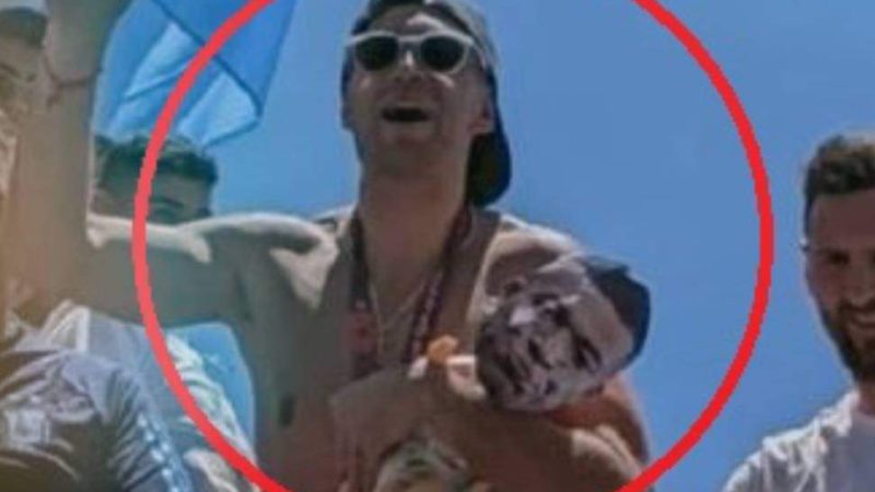 DENUNCIAN A DIBU DE ACTOS RACISTAS