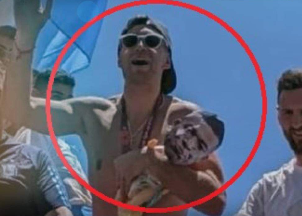 DENUNCIAN A DIBU DE ACTOS RACISTAS