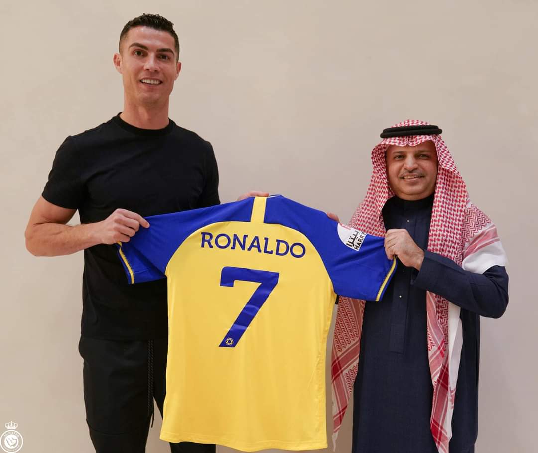 AL-NASSR ENROLA A CRISTIANO RONALDO