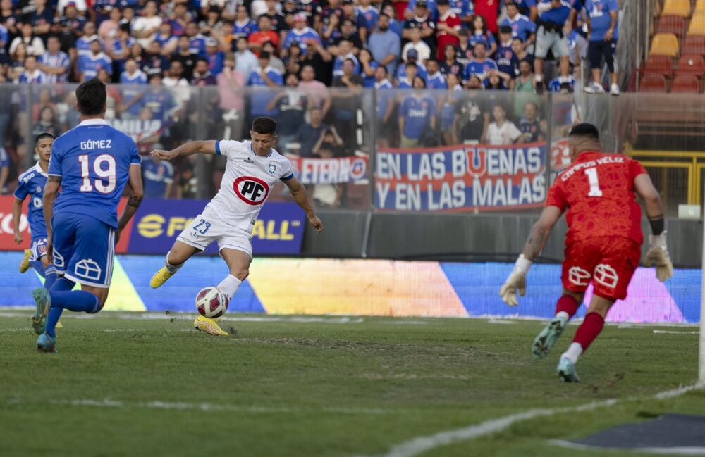 Huachipato venció por tres a uno a la Universidad de Chile en la primera fecha del torneo