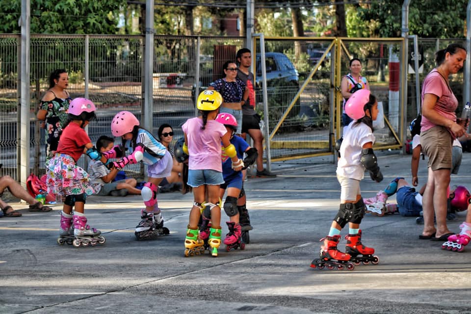 Con éxito se sigue desarrollando taller de patín urbano en Curicó