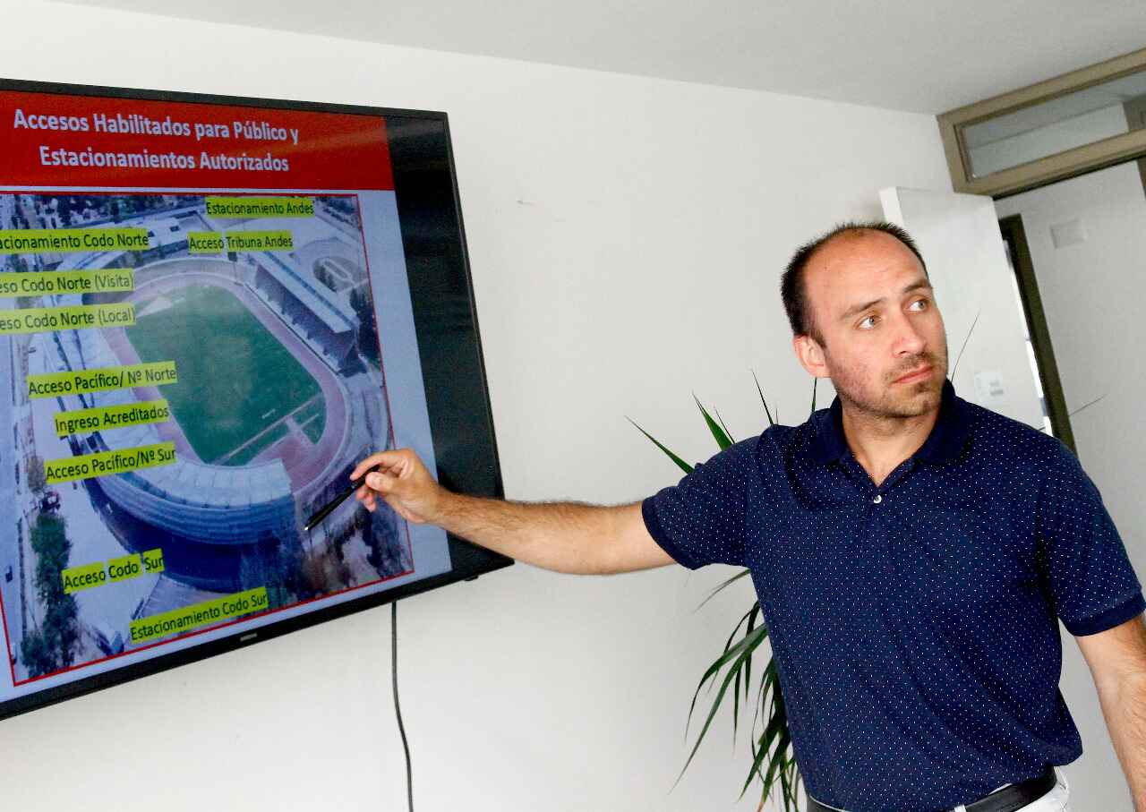 CON AFORO COMPLETO DEBUTA EL COPERO CURICÓ