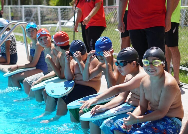 Piscinas municipales abren sus puertas a la juventud talquina