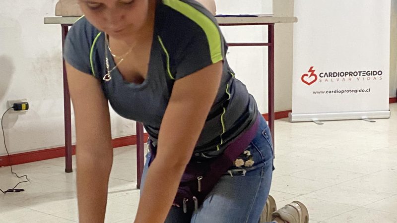 Con éxito se desarrolló Capacitación al personal de la Corporación de Deportes de Curicó en el uso del Desfibrilador y reanimación Cardiopulmonar Básica