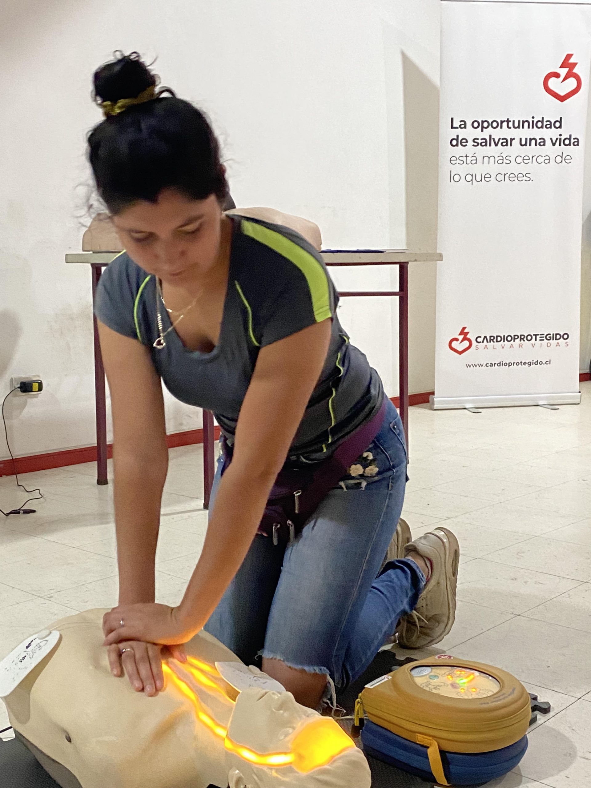 Con éxito se desarrolló Capacitación al personal de la Corporación de Deportes de Curicó en el uso del Desfibrilador y reanimación Cardiopulmonar Básica