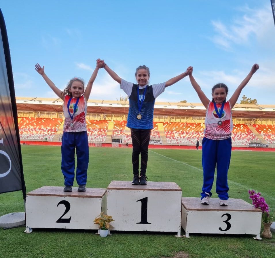 2 ORO PARA AMANDA GUTIÉRREZ LEE