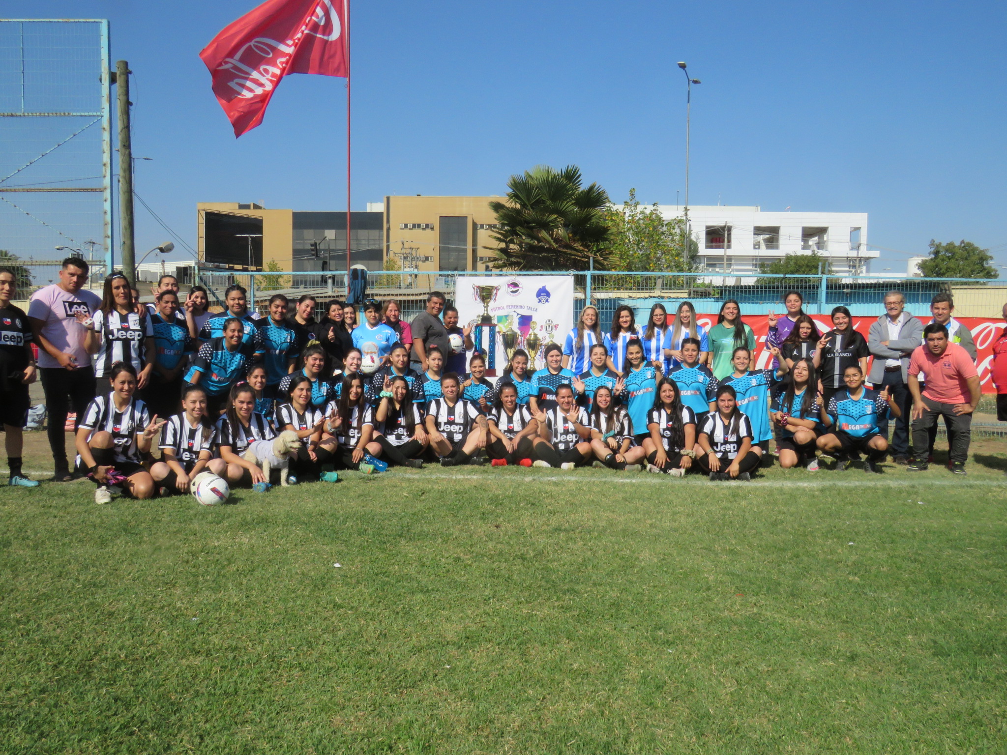 BRILLANTE INAUGURACIÓN DEL I TORNEO DE FÚTBOL FEMENINO