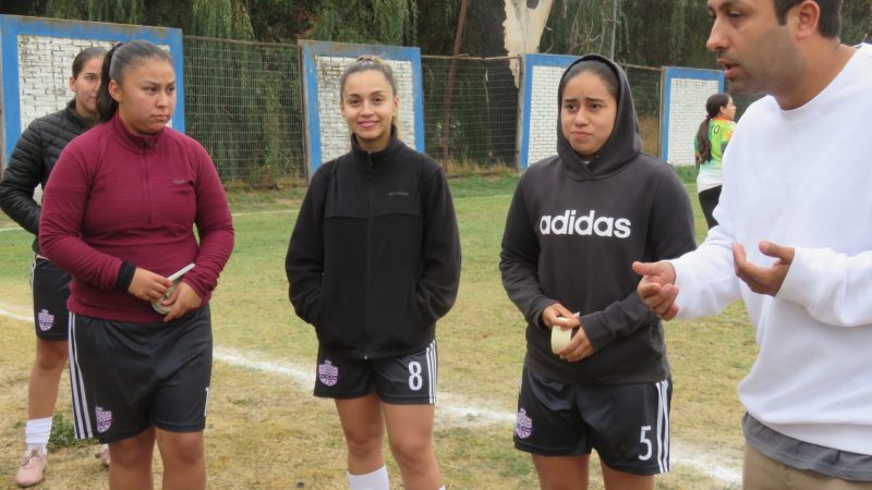 LAS SIN FALTA DEBUTAN GOLEANDO